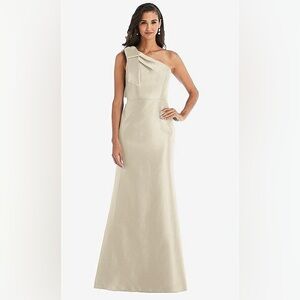Alfred Sung BOW ONE-SHOULDER SATIN TRUMPET GOWN (Champagne) Style D794